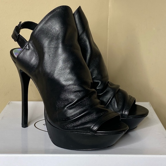 Steve Madden Black Leather Heels - Picture 3 of 8